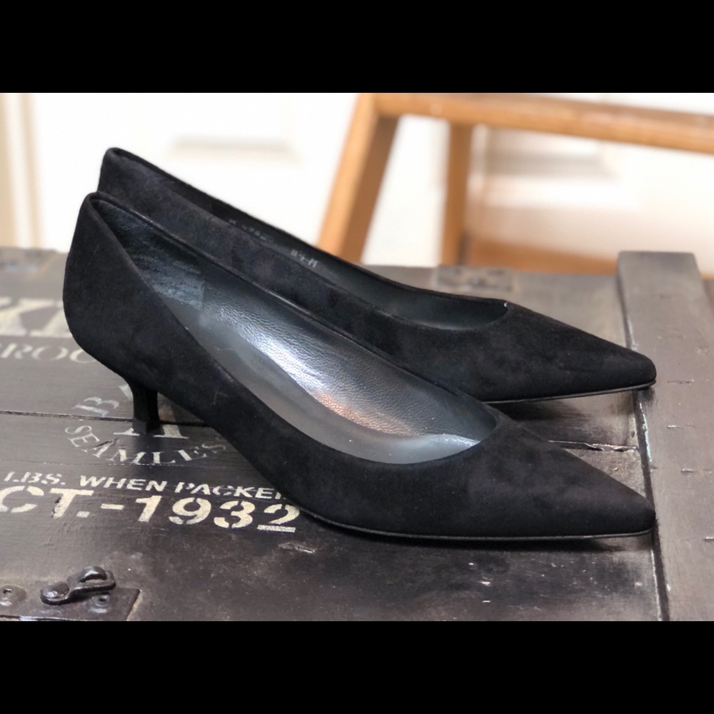 Stuart Weitzman Suede Kitten Heel Pump Size 8.5 M In Box Perfect Condition